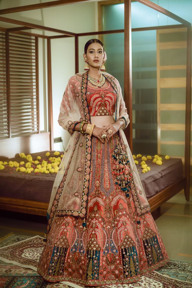 Bridal lehenga design: दुल्हन के लिए शानदार लहंगे के डिजाइन जैसे पहनकर  दुल्हन बहुत ही खूबसूरत और सुंदर दिखते है – newse7live.com